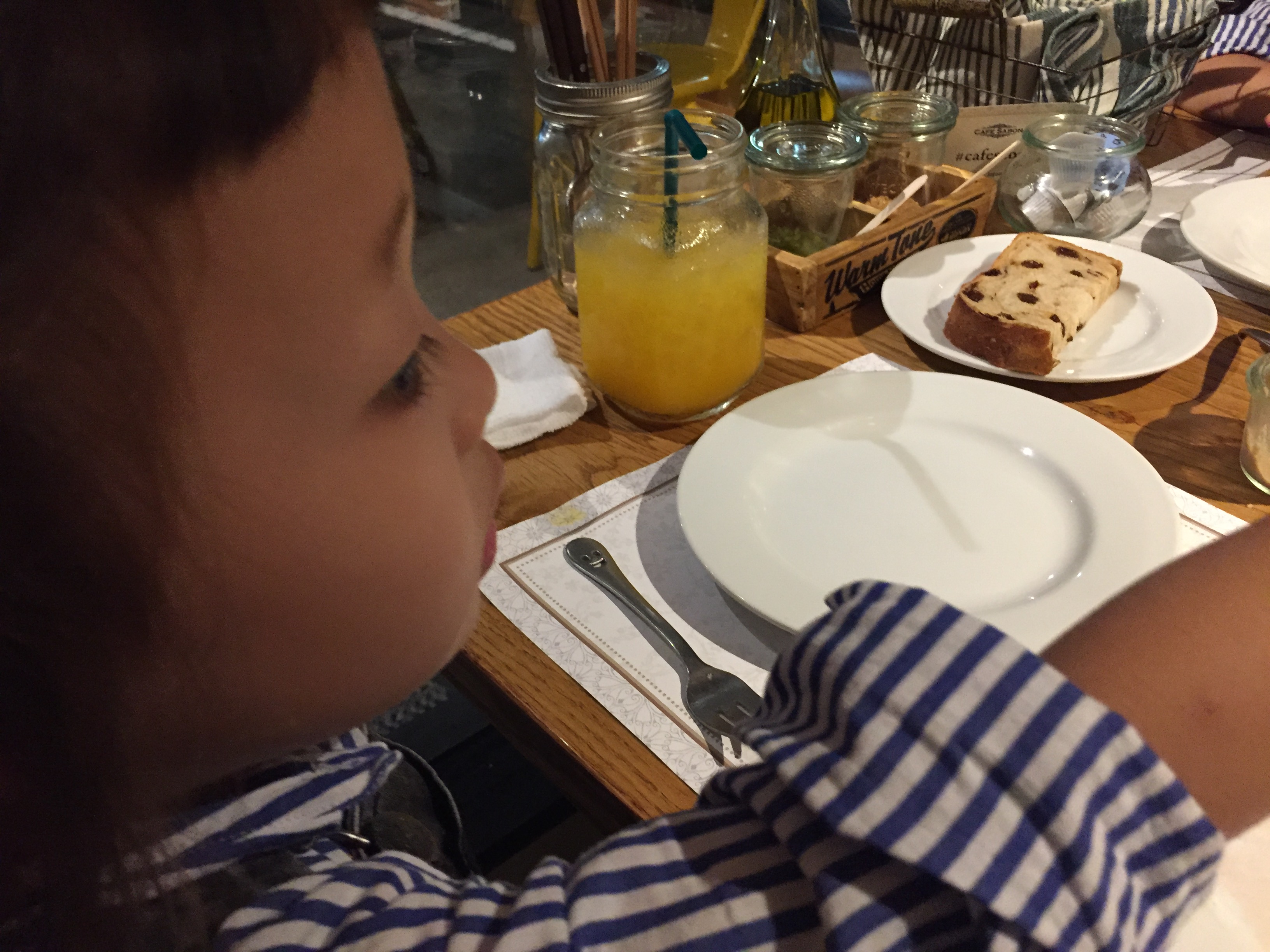 サラダを要求する二女