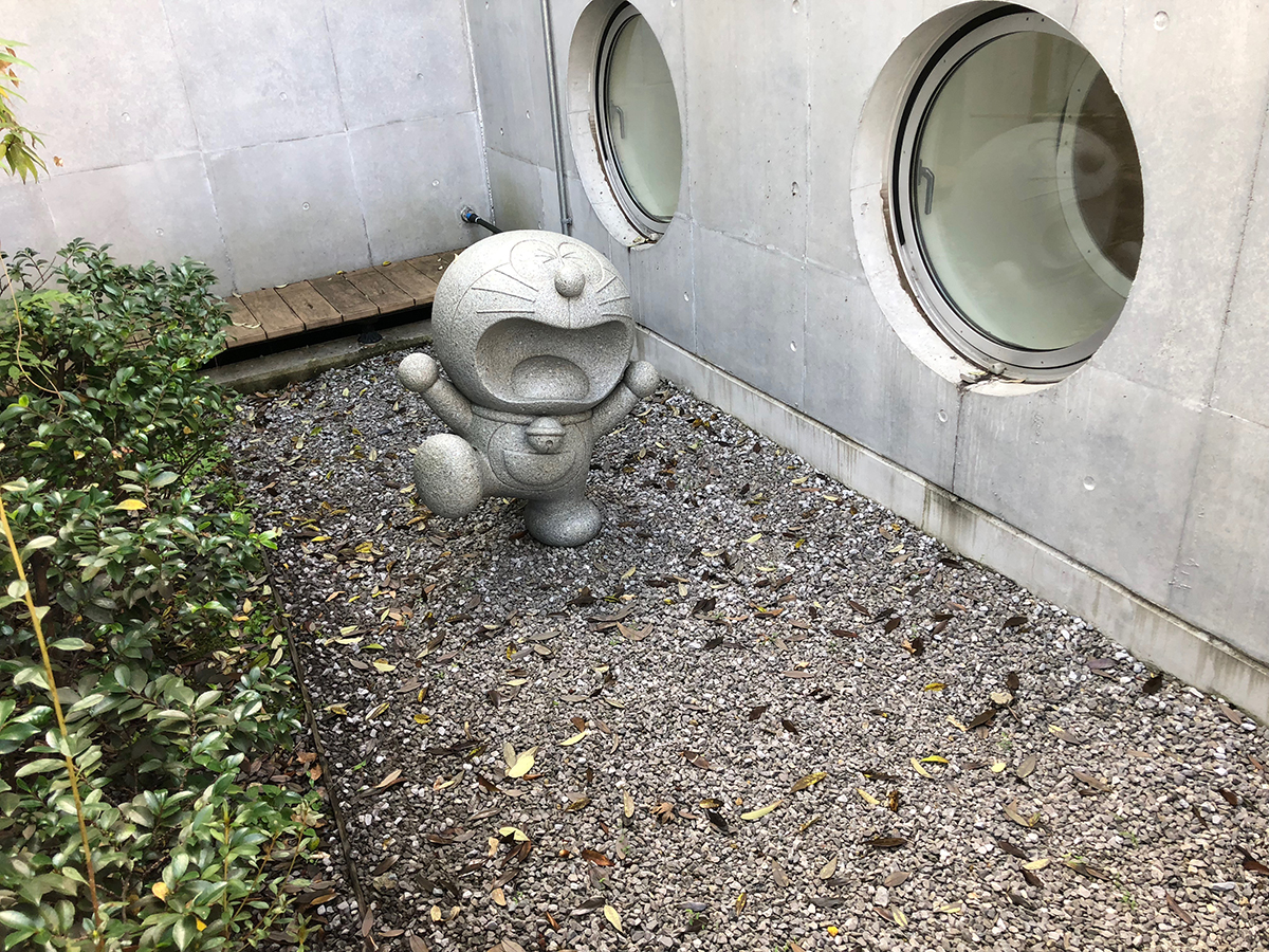 石になったドラえもん